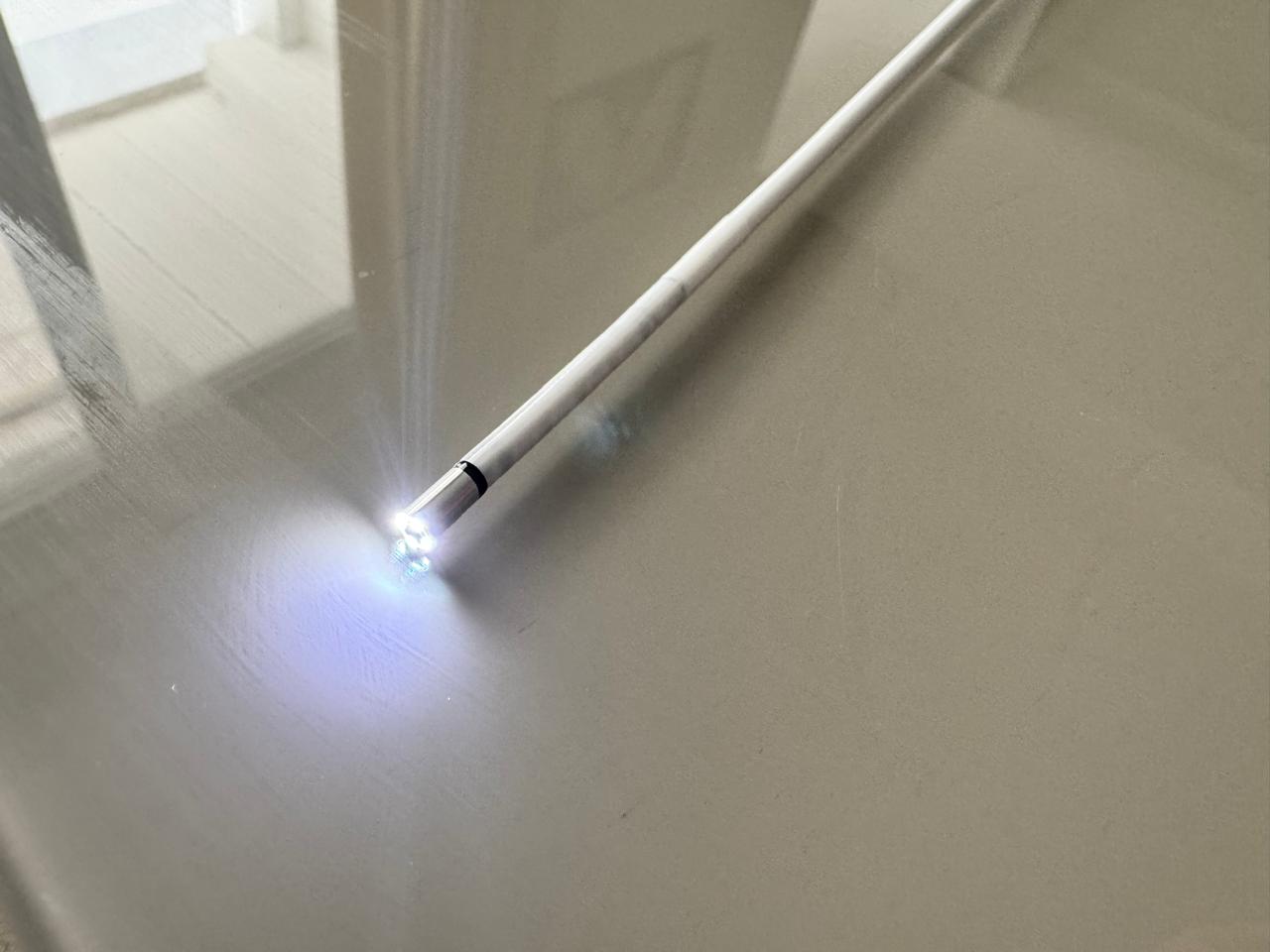 Detalhe da extremidade iluminada do protótipo endoscópico Nexus V